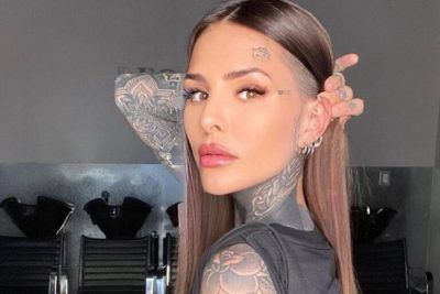 Con un top de encaje (transparente) y a puro beboteo, Cande Tinelli sedujo a la cámara