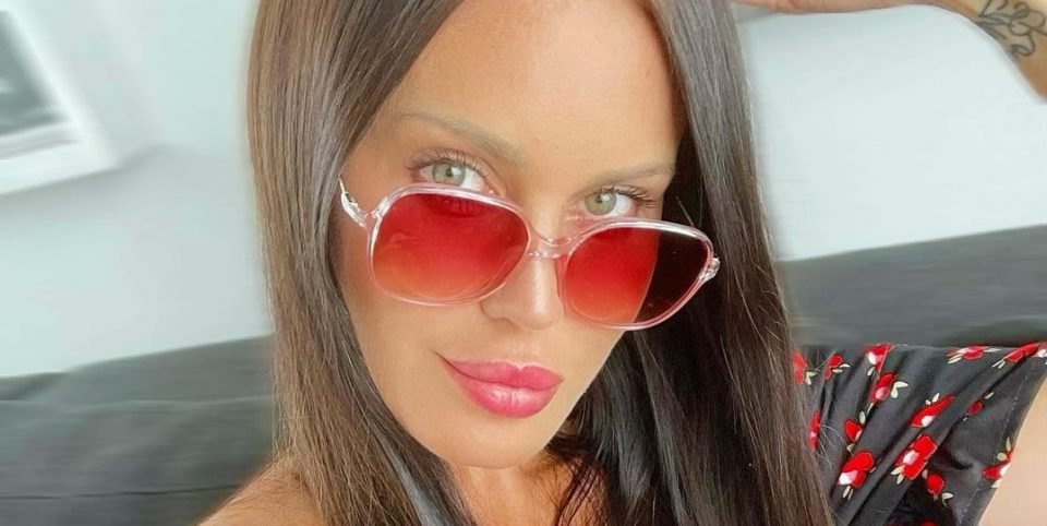 En calza blanca y al borde de la pileta, Natalie Weber bailó para desquitarse con el verano
