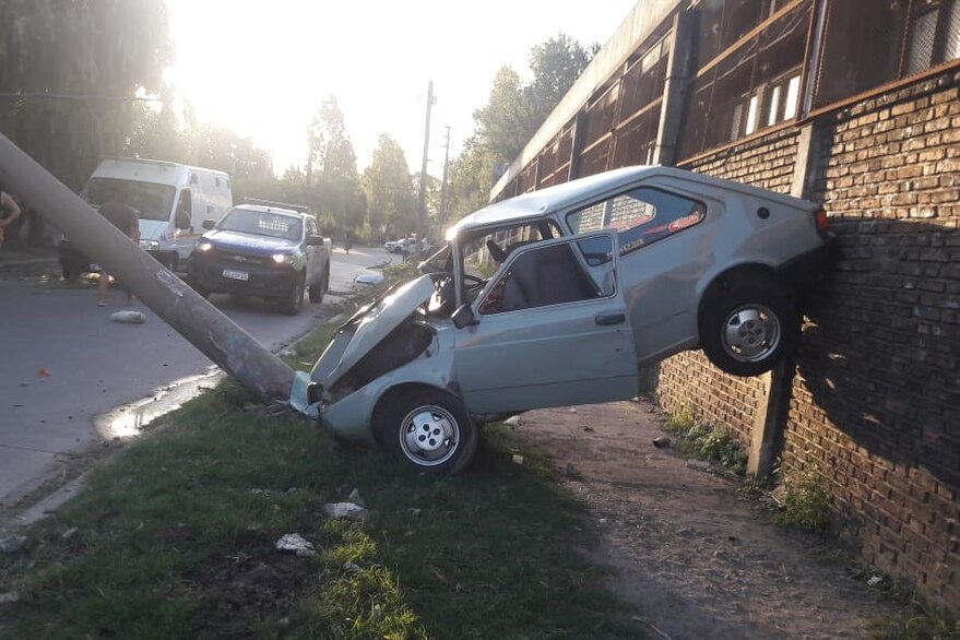 Un adolescente de 14 años le robó el auto a su padre: atropelló y mató