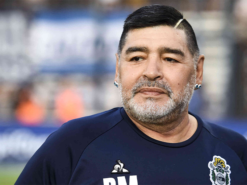 Aseguran que se llevaron 300 mil pesos de la cuenta de Diego Maradona el día de su muerte