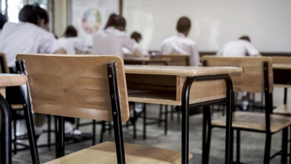 Kicillof habilitó la posibilidad de suspender clases, pero luego ratificaron la presencialidad