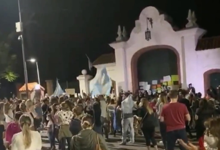Manifestación en la Quinta de Olivos en contra de las restricciones